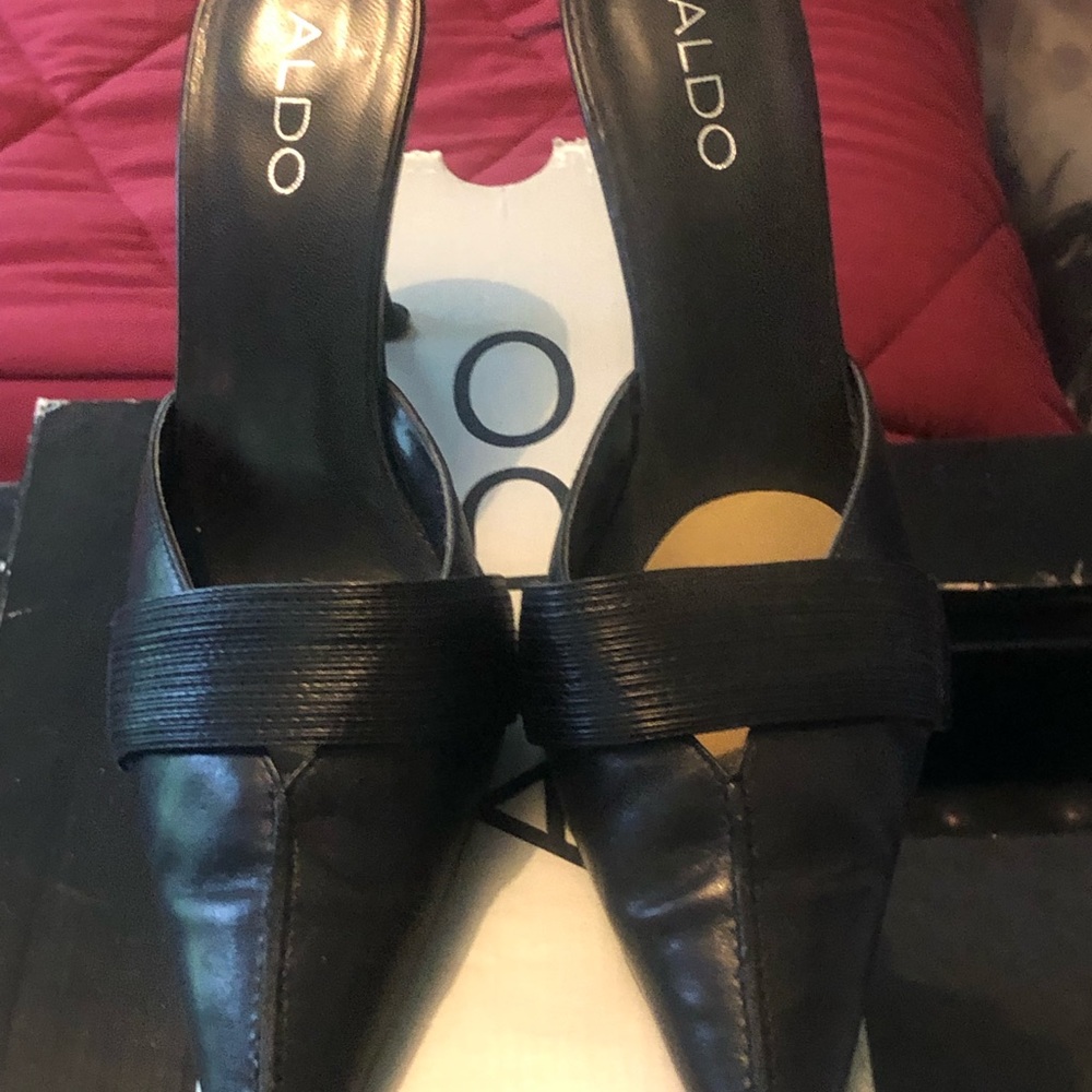 Beautiful pointy toe mules